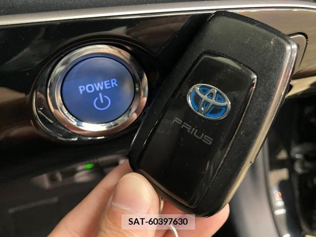 Toyota PRIUS 2017-06 366599-6