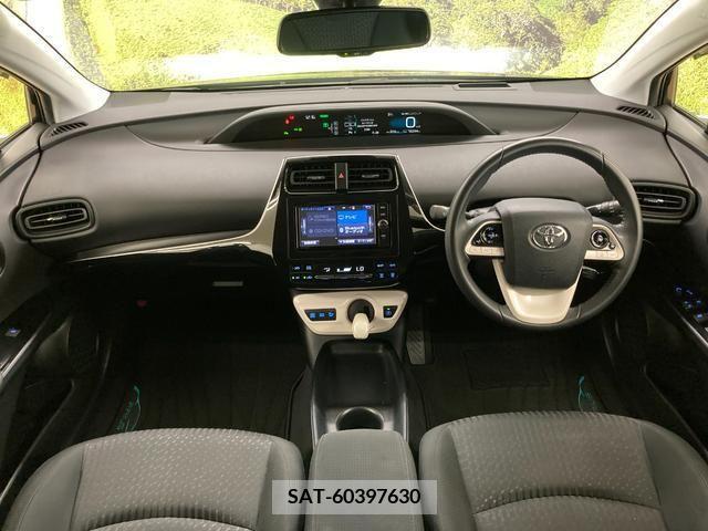 Toyota PRIUS 2017-06 366599-1