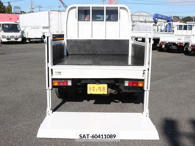 Mitsubishi CANTER 2017-03 204384-10