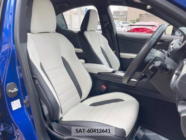 Lexus IS 2021-10 228450-8