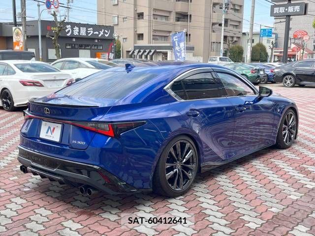 Lexus IS 2021-10 228450-17