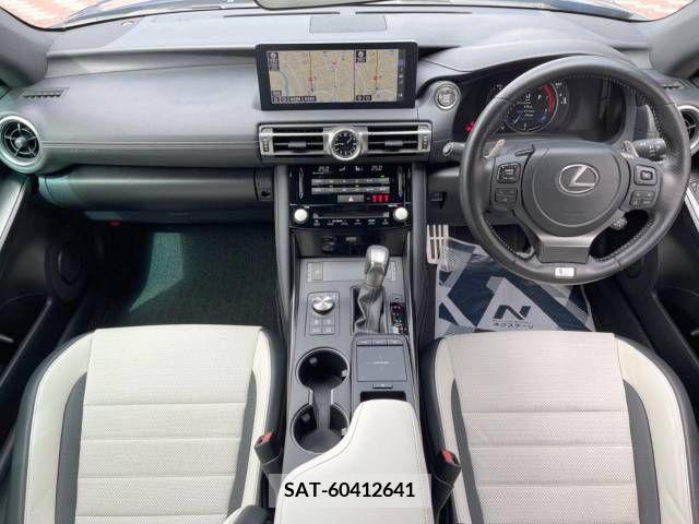Lexus IS 2021-10 228450-1
