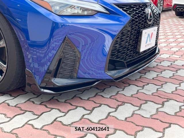 Lexus IS 2021-10 228450-2