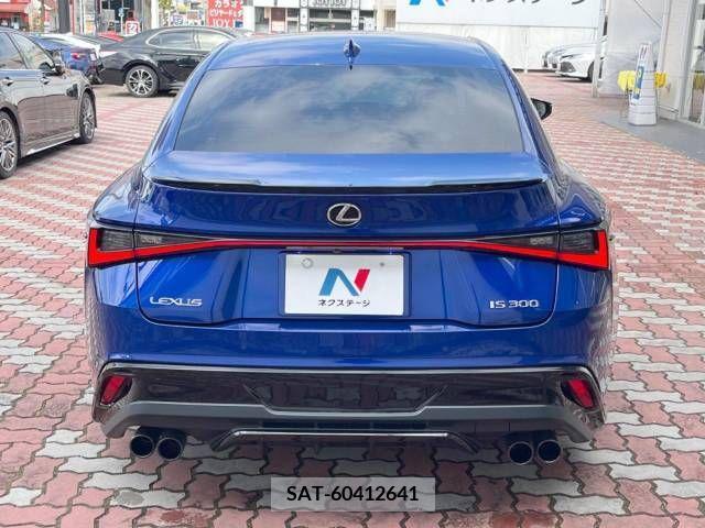 Lexus IS 2021-10 228450-15