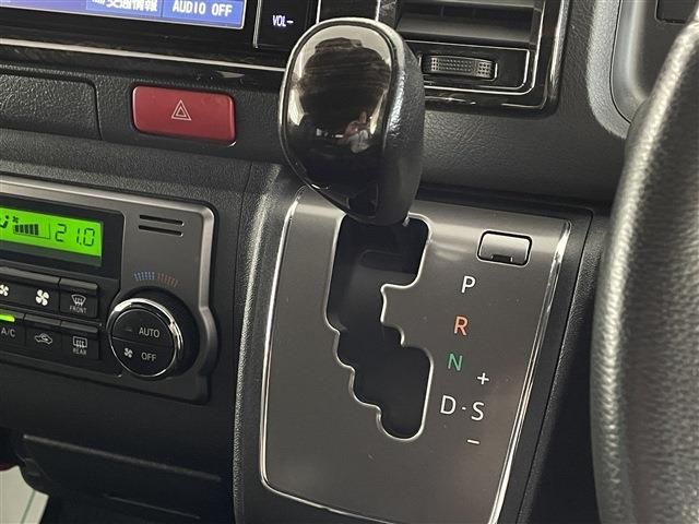 Toyota HIACE VAN 2019-08 13148-26