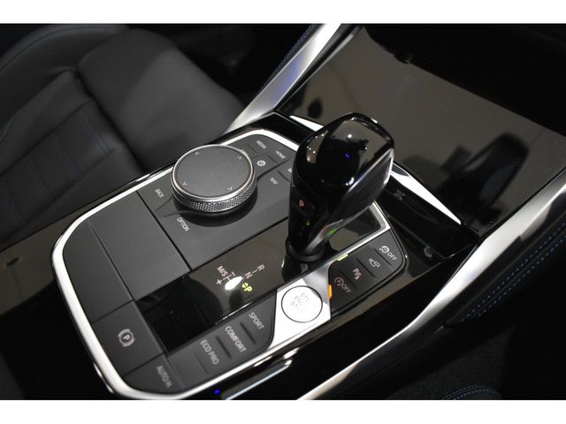 Bmw 2 SERIES 2022-03 12137-8
