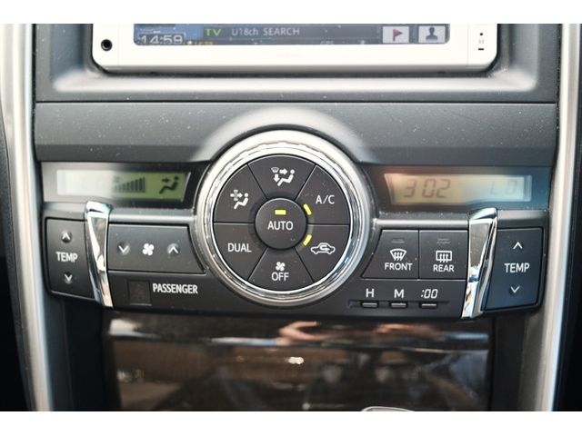 Toyota MARK X 2013-03 4230-19