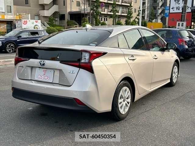 Toyota PRIUS 2019-03 283055-1