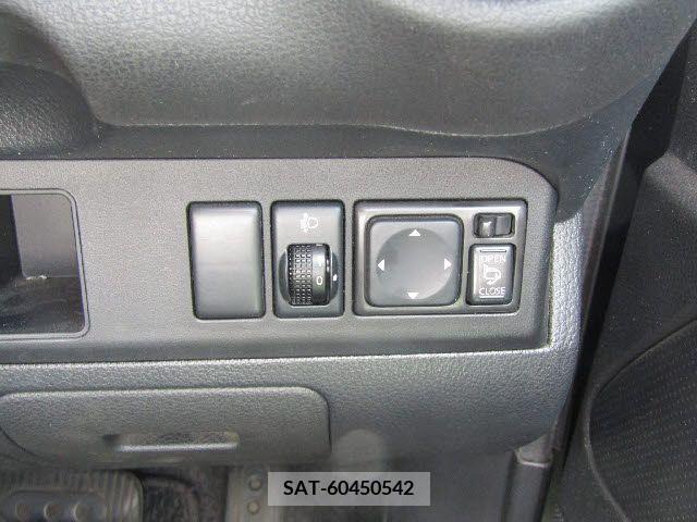 Nissan NOTE 2010-01 384496-24
