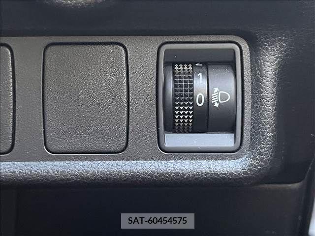 Nissan NOTE 2013-02 279969-17