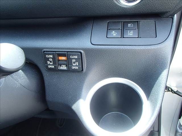 Toyota SIENTA 2017-01 17964-8