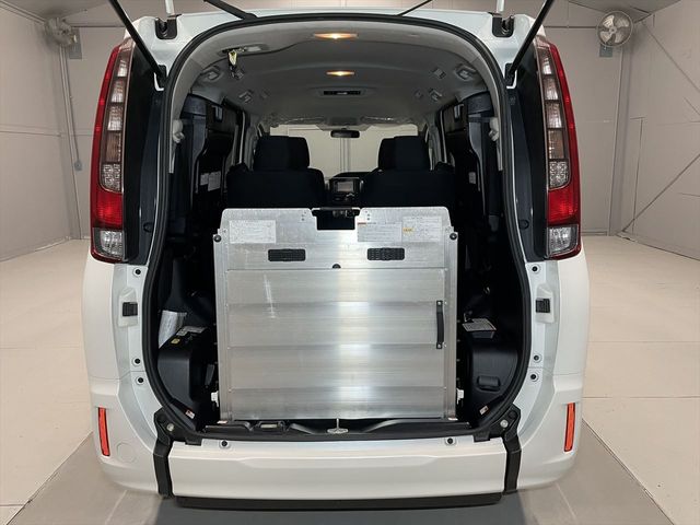 Toyota NOAH 2016-05 14276-9