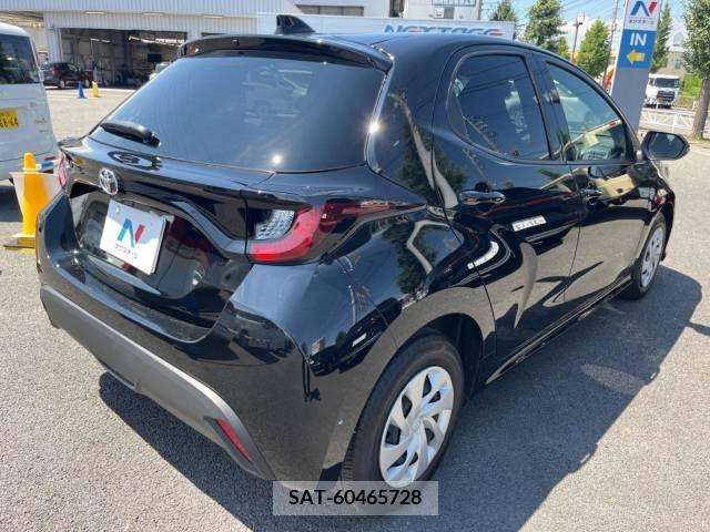 Toyota YARIS 2023-06 371436-17