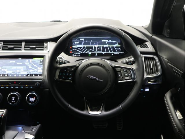 Jaguar E-PACE 2018-06 7571-10