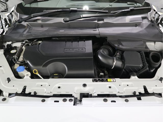 Jaguar E-PACE 2018-06 7571-25