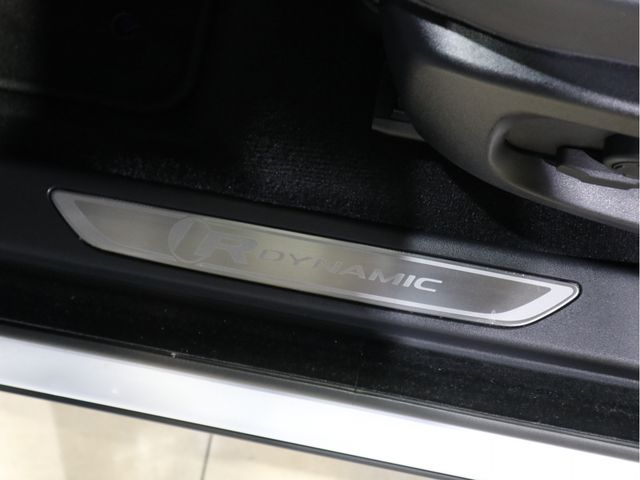 Jaguar E-PACE 2018-06 7571-19