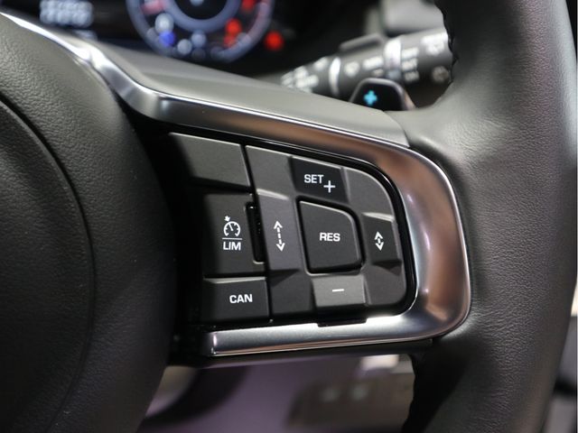 Jaguar E-PACE 2018-06 7571-21