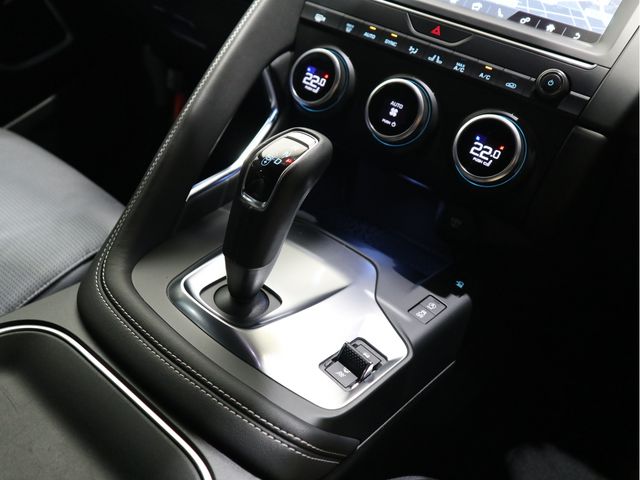 Jaguar E-PACE 2018-06 7571-11