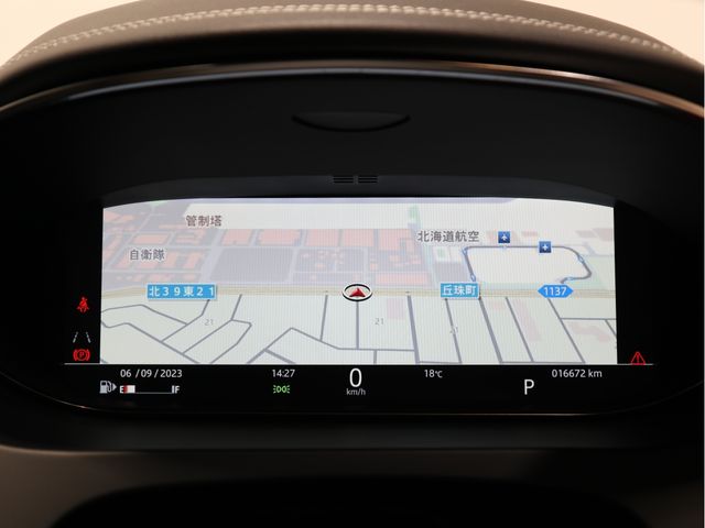 Jaguar E-PACE 2018-06 7571-12