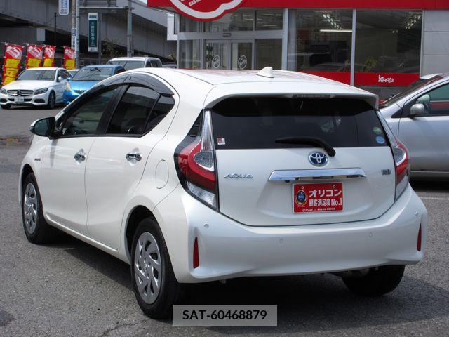 Toyota AQUA 2018-10 234471-13