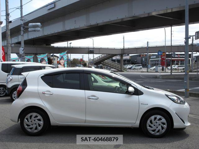 Toyota AQUA 2018-10 234471-16