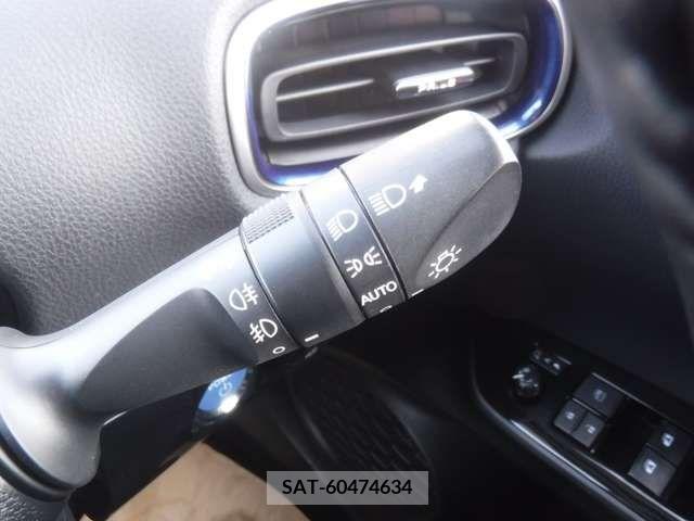 Toyota PRIUS 2017-09 282120-6