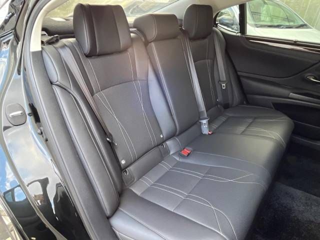 Lexus ES 2019-07 193428-10