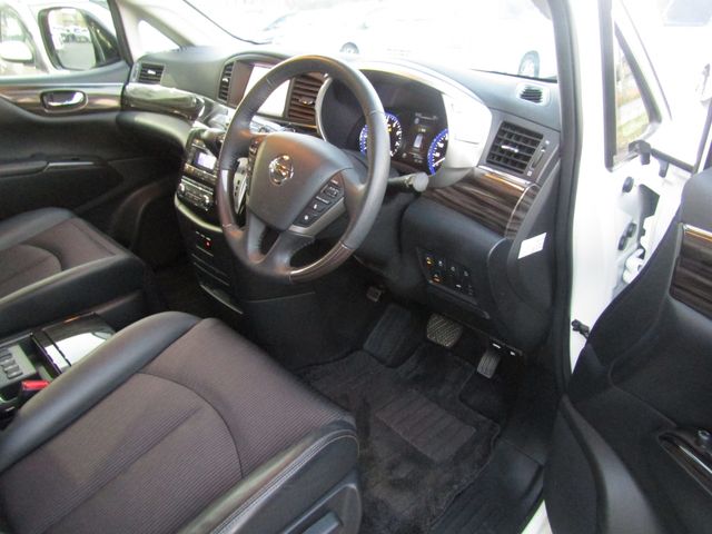 Nissan ELGRAND 2019-07 192512-1