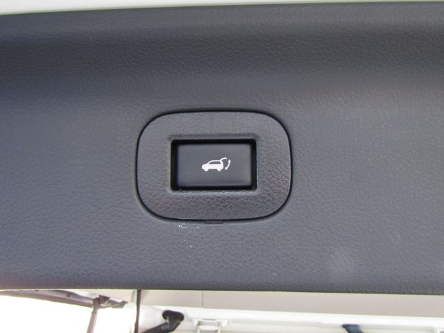 Nissan ELGRAND 2019-07 192512-21