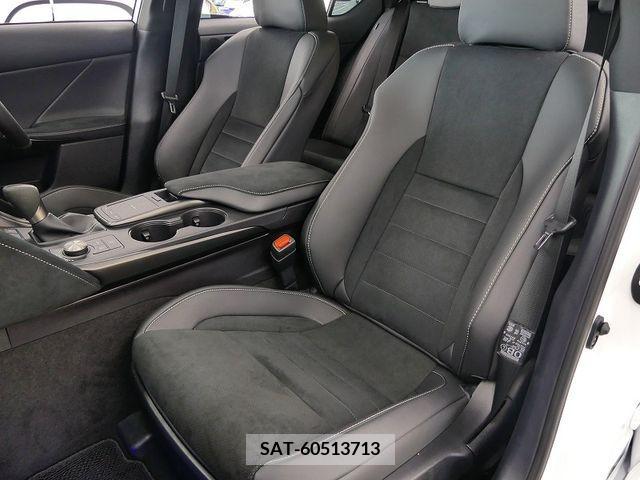 Lexus IS 2023-06 316801-16