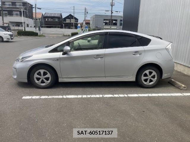 Toyota PRIUS PHV 2013-09 327354-2
