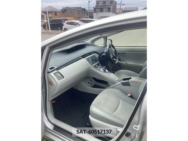 Toyota PRIUS PHV 2013-09 327354-7