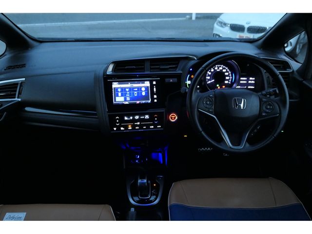 Honda FIT HYBRID 2019-05 185936-11