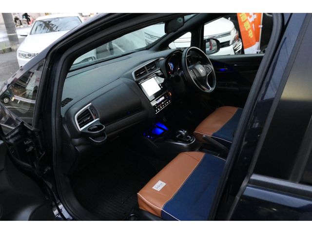 Honda FIT HYBRID 2019-05 185936-23