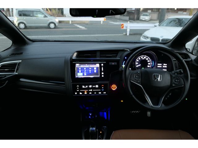 Honda FIT HYBRID 2019-05 185936-1