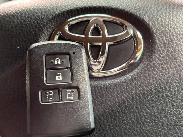 Toyota VOXY 2016-12 16238-8