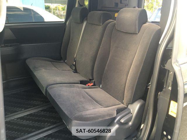 Toyota NOAH 2012-02 365142-4