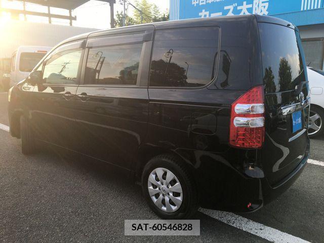 Toyota NOAH 2012-02 365142-2