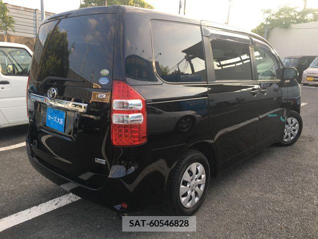 Toyota NOAH 2012-02 365142-3