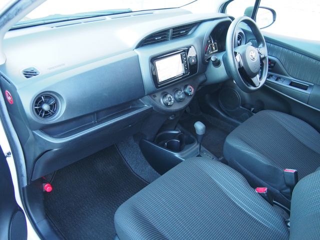 Toyota VITZ 2017-05 15426-5