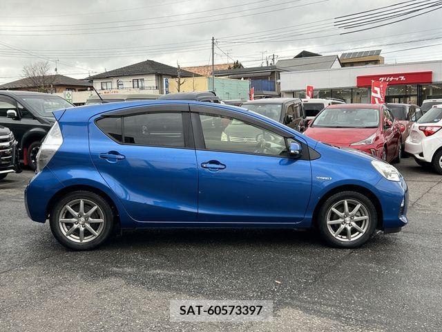 Toyota AQUA 2014-04 211270-4