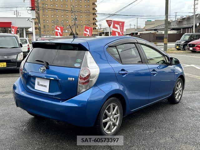 Toyota AQUA 2014-04 211270-5