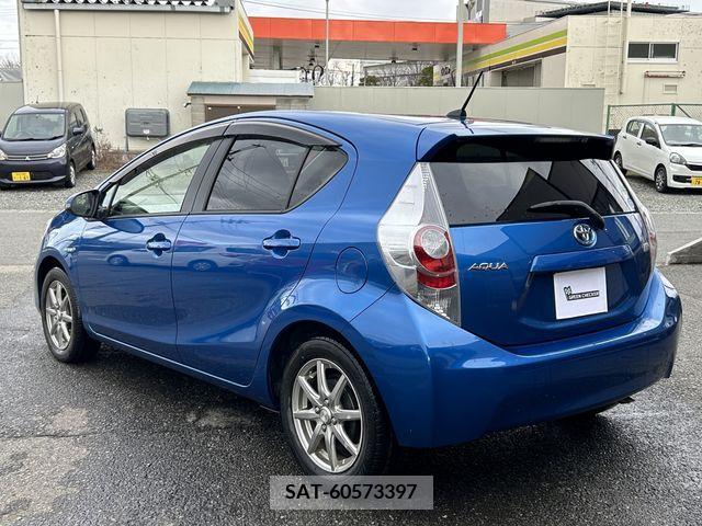 Toyota AQUA 2014-04 211270-7