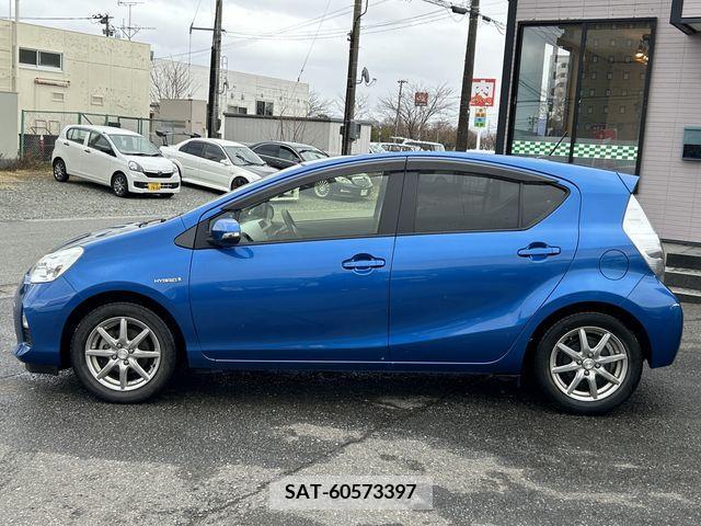 Toyota AQUA 2014-04 211270-8
