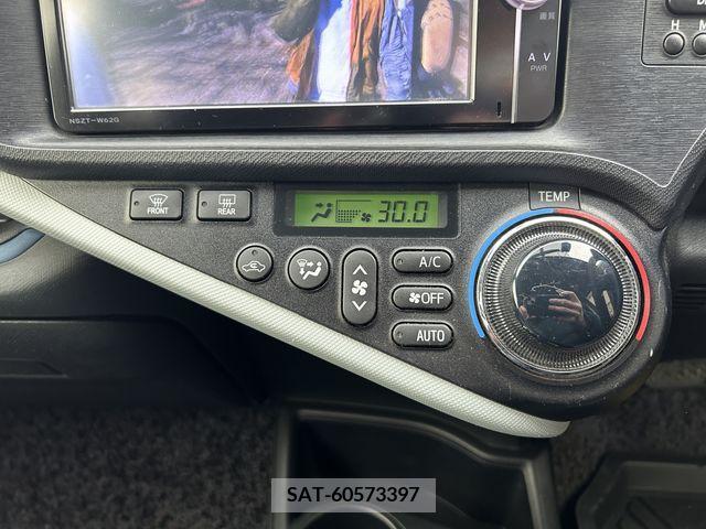 Toyota AQUA 2014-04 211270-13