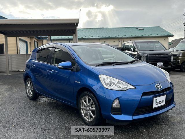 Toyota AQUA 2014-04 211270-3