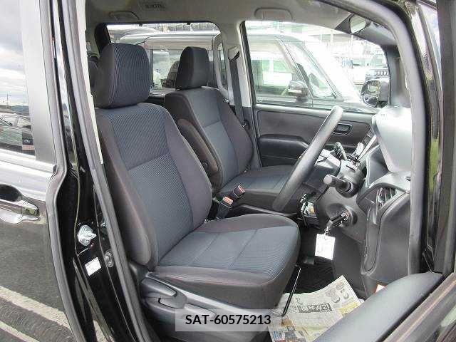 Toyota NOAH 2021-04 331404-12