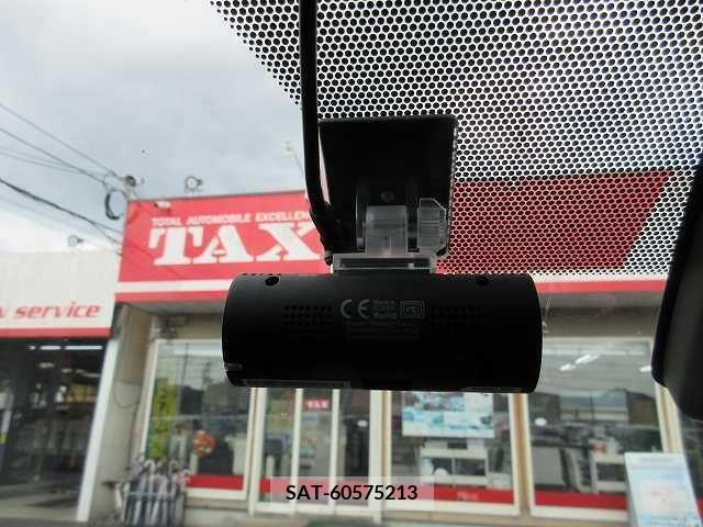 Toyota NOAH 2021-04 331404-11