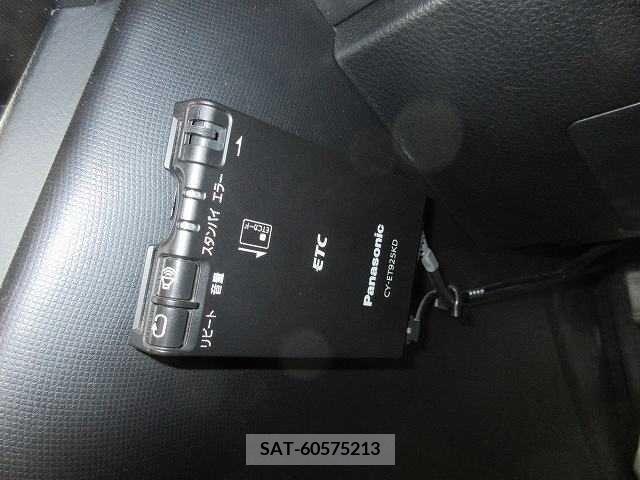 Toyota NOAH 2021-04 331404-7