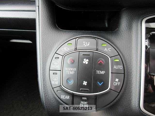 Toyota NOAH 2021-04 331404-6